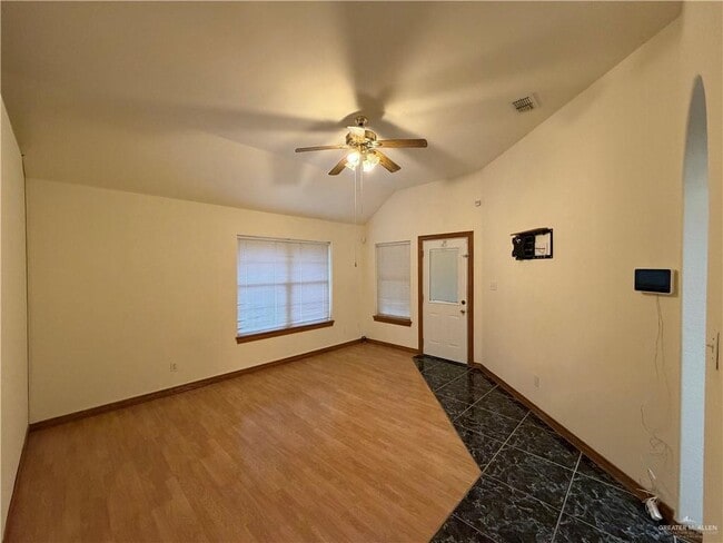 Building Photo - 25 Laurel Ave