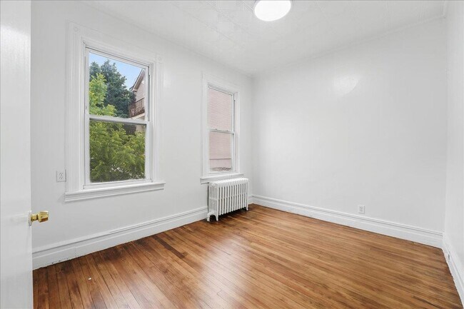 Foto del edificio - 144 Nelson Ave
