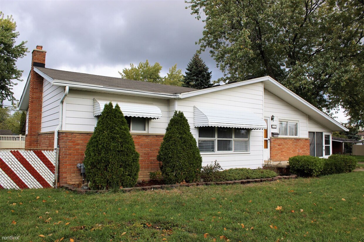 4 br, 1.5 bath House 33618 Warren Rd House Rental in Westland, MI