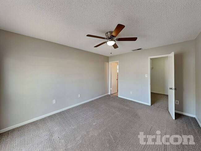 Building Photo - 1757 Lakeview Village Dr