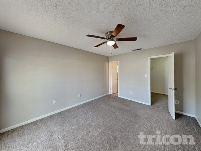 Foto del edificio - 1757 Lakeview Village Dr