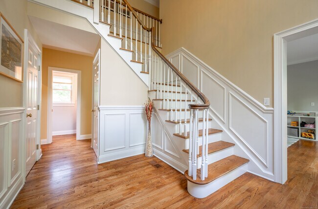 Foto del edificio - 64 Riverford Rd