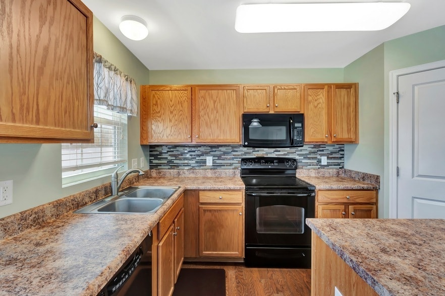 Primary Photo - 2576 Jordan Ridge Dr