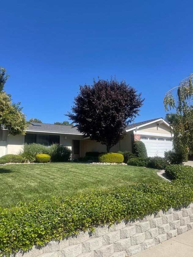 Primary Photo - 2462 Wellingham Dr
