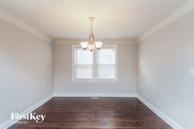 Building Photo - 3034 N Nagle Ave