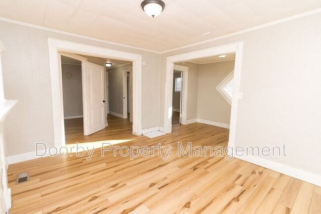 Building Photo - 1713 Carson Ave