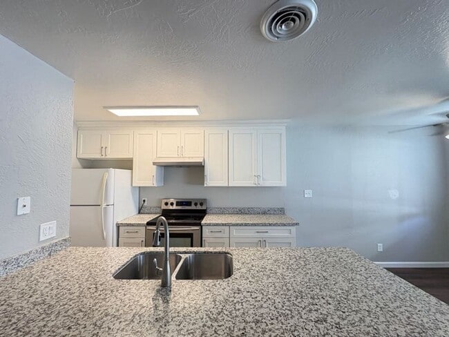 Foto del edificio - Charming Two Bedroom Condo