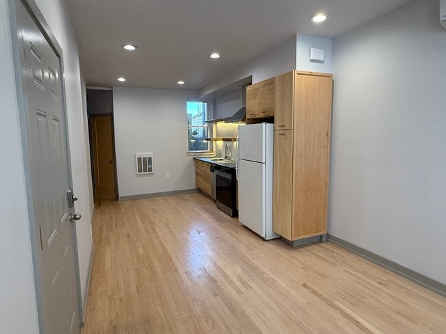 Building Photo - 2851 Boudinot St