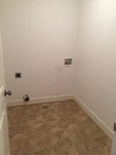 Building Photo - 170 Fox Hills Dr