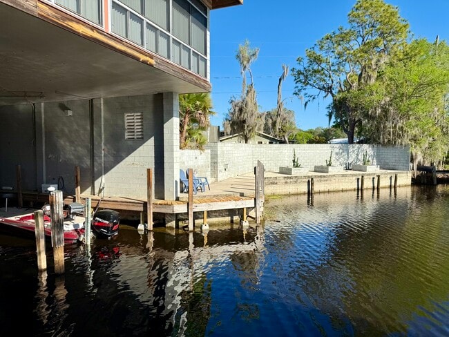 Building Photo - 160 N Lakeview Dr