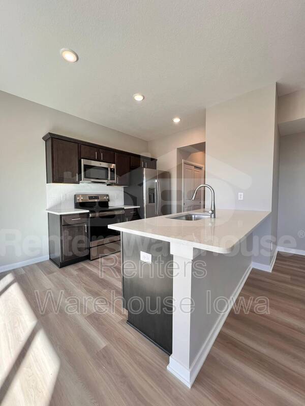 Building Photo - 7000 Lake Hill Dr