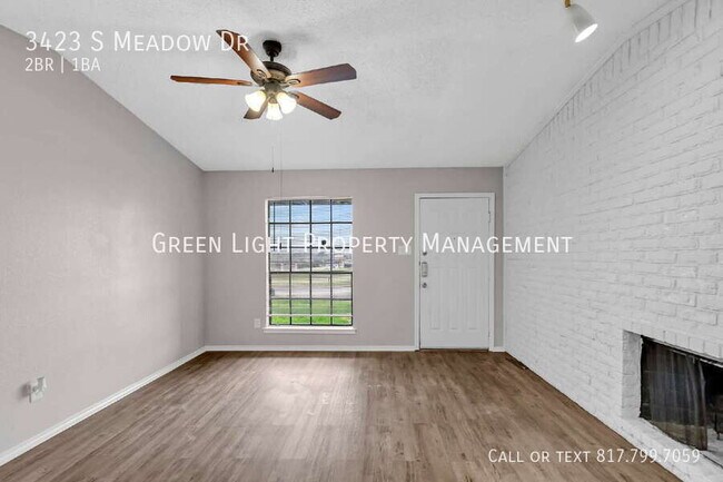 Building Photo - 3423 S Meadow Dr