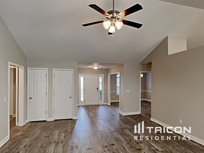 Foto del edificio - 4586 Woodway Dr