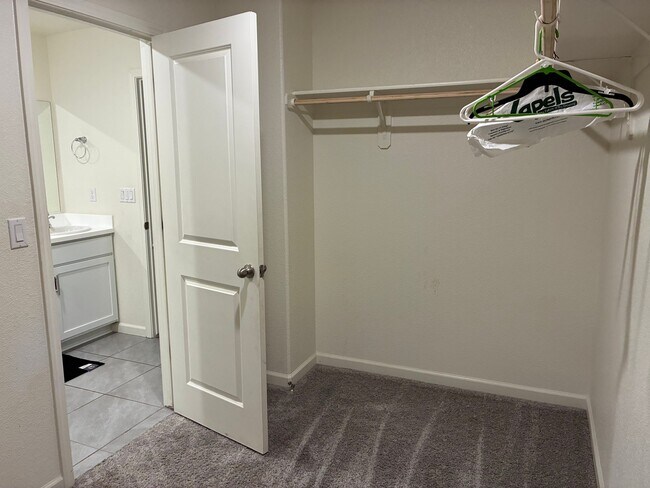 Foto del edificio - 4244 Rutherford Ave