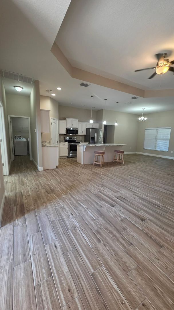 Foto del edificio - Now Available – Beautiful 3-Bedroom Home with Office, No HOA, and Designer Finishes