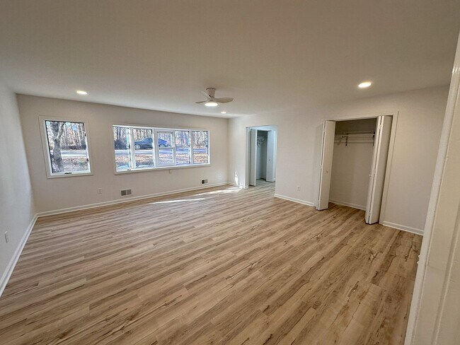 Foto del edificio - 842 Beatrice Pkwy