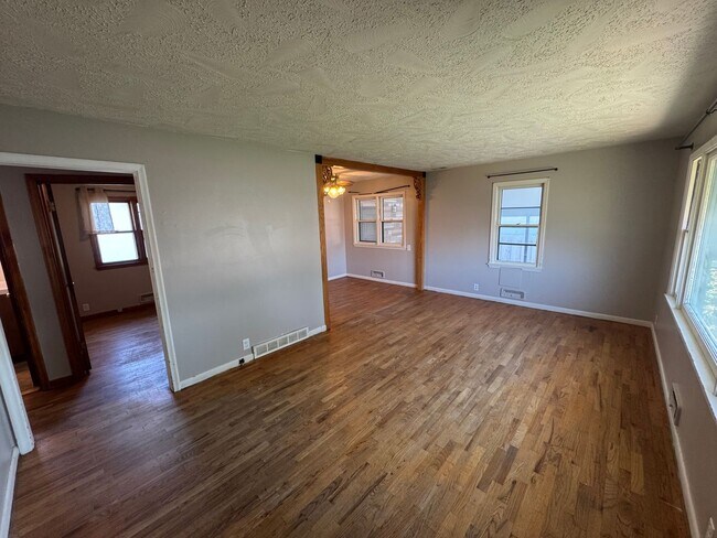 Foto del edificio - 4 Bedroom, 1 Bath House