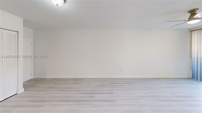 Foto del edificio - 8261 NW 8th St