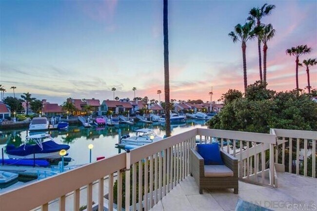 Building Photo - Condo on the Water