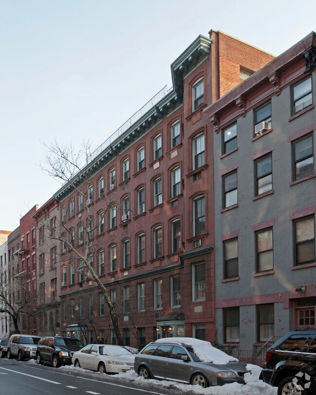 Building Photo - 256 W 21st St