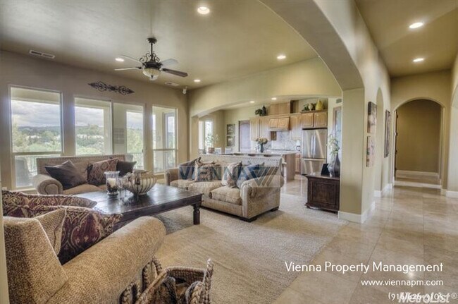 Building Photo - 1157 Oak Tree Cir