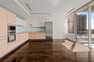 Building Photo - 2408 Victory Park Ln