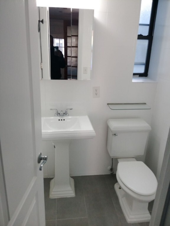 Foto del edificio - 345 E 5th St