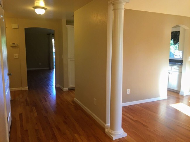 Foto del edificio - 3 br, 2 bath House - 3409 Korbel St