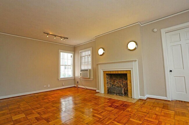 Building Photo - 1702 Wentworth St