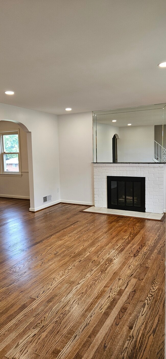 Building Photo - 717 Sheridan St