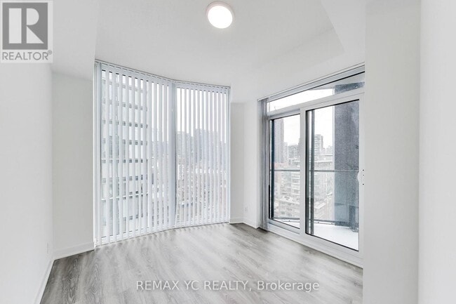 Building Photo - 180 Front St E