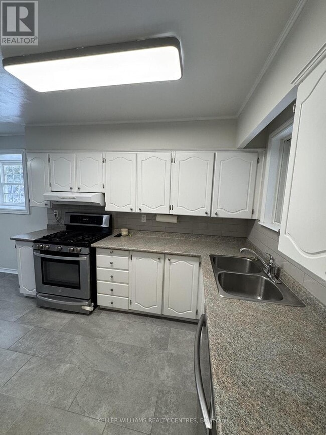 Building Photo - 691 Irwin Crescent