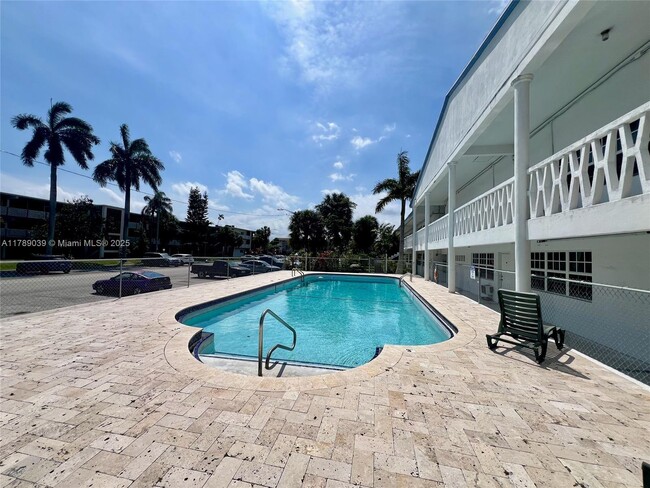 Foto del edificio - 1471 NE 170th St