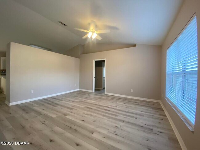 Building Photo - 888 Willow Run