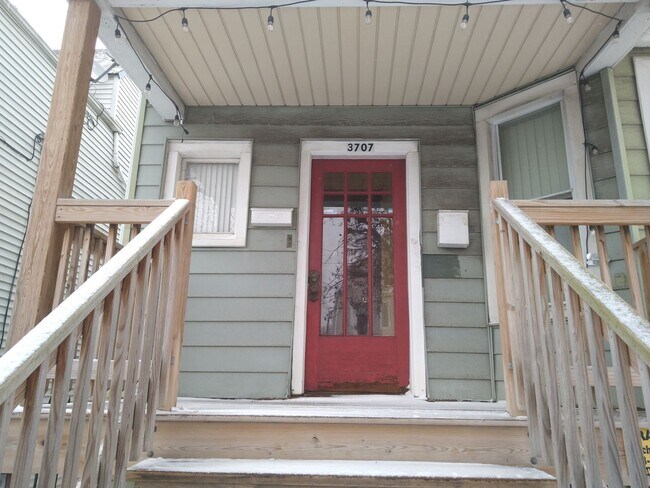 Foto del edificio - Nice Newly Remodeled 2Br, 1Bth, 2nd Floor -parking included