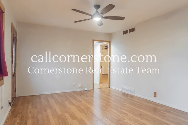 Building Photo - 411 E Cheyenne Rd