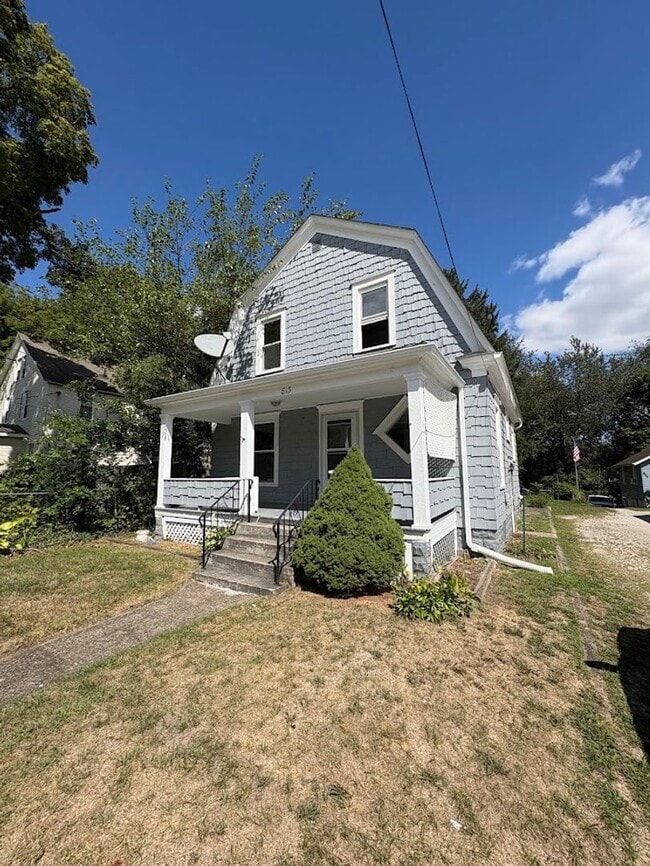 Building Photo - 813 Dayton St