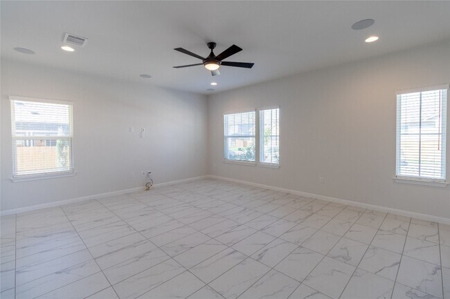 Foto del edificio - 7701 Donnelley Dr