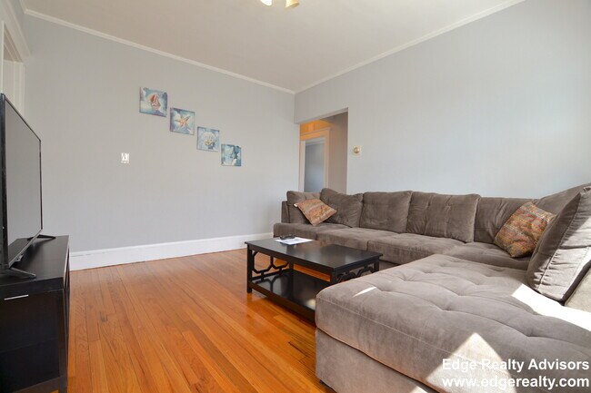 Building Photo - 68 S Crescent Circuit Cres