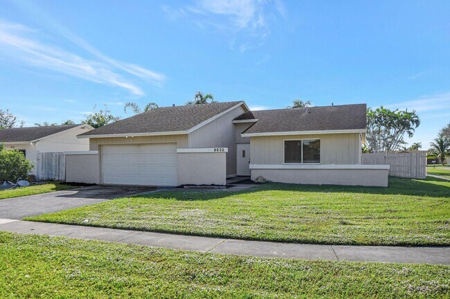 Building Photo - 9632 Saddlebrook Dr