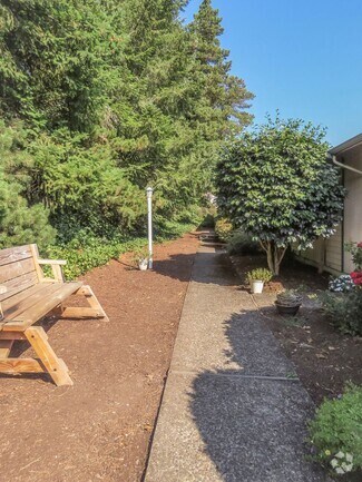 Building Photo - 1021 Swingwood Dr NE