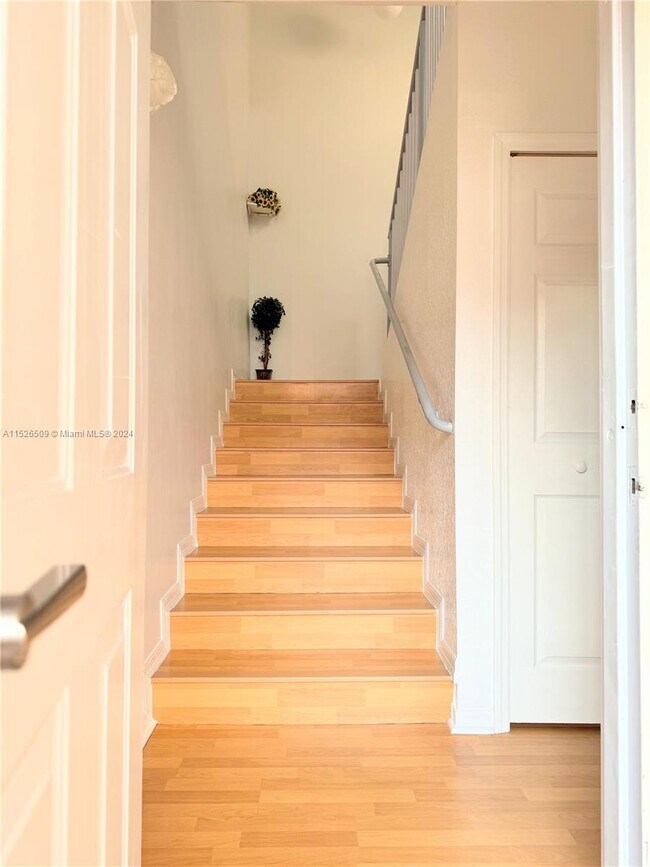 Building Photo - 6720 NW 114th Ave