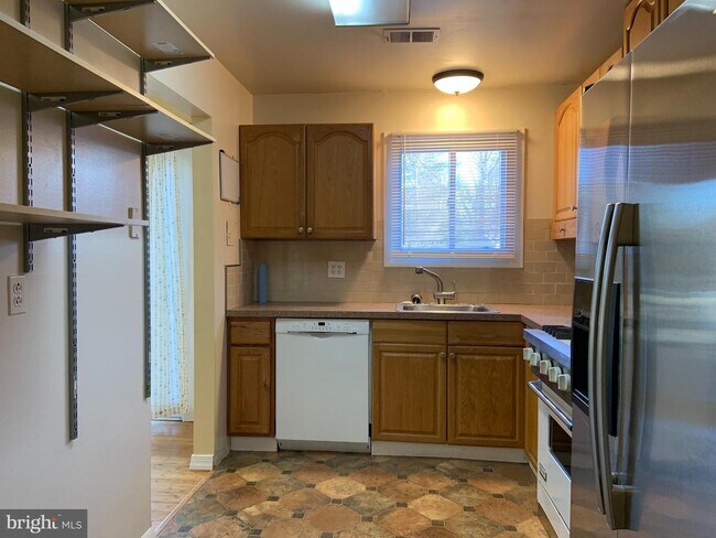 Building Photo - 6317 Pearce Ave