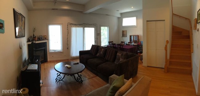 Building Photo - 3 br, 2 bath Apartment - 742 W. Schubert