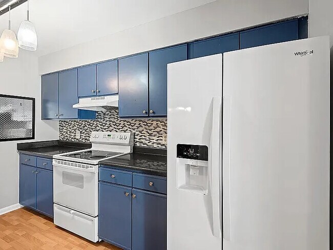 Foto del edificio - Room in Condo on Finley Forest Dr