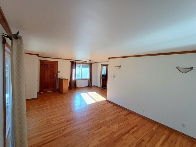 Building Photo - 235 Hemlock St