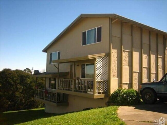 Building Photo - 142 Harrier Ave