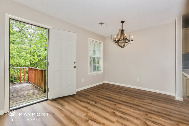 Building Photo - 11 Foxgrove Ln