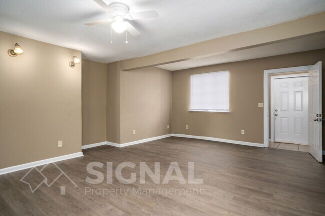 Building Photo - 1337 Woodward Rd