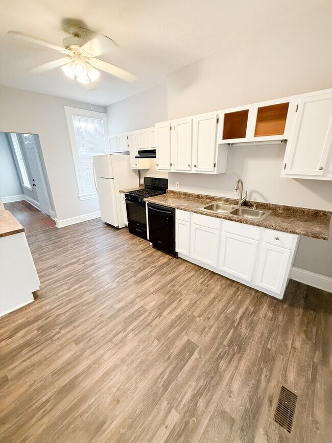 Foto del edificio - Spacious 3 bedroom 1 bathroom home!!